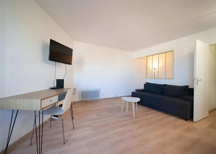 Fully Equipped Apartment 2 To 4 People St Charles
